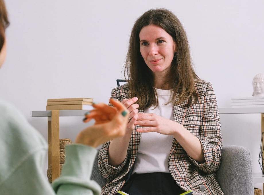 Participant learning budgeting skills – Life skills training under NDIS in Victoria