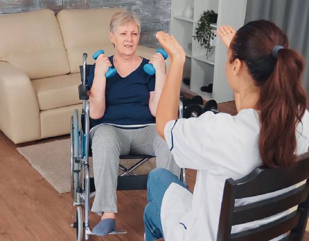 Personal training session for participant – NDIS wellbeing support in Victoria